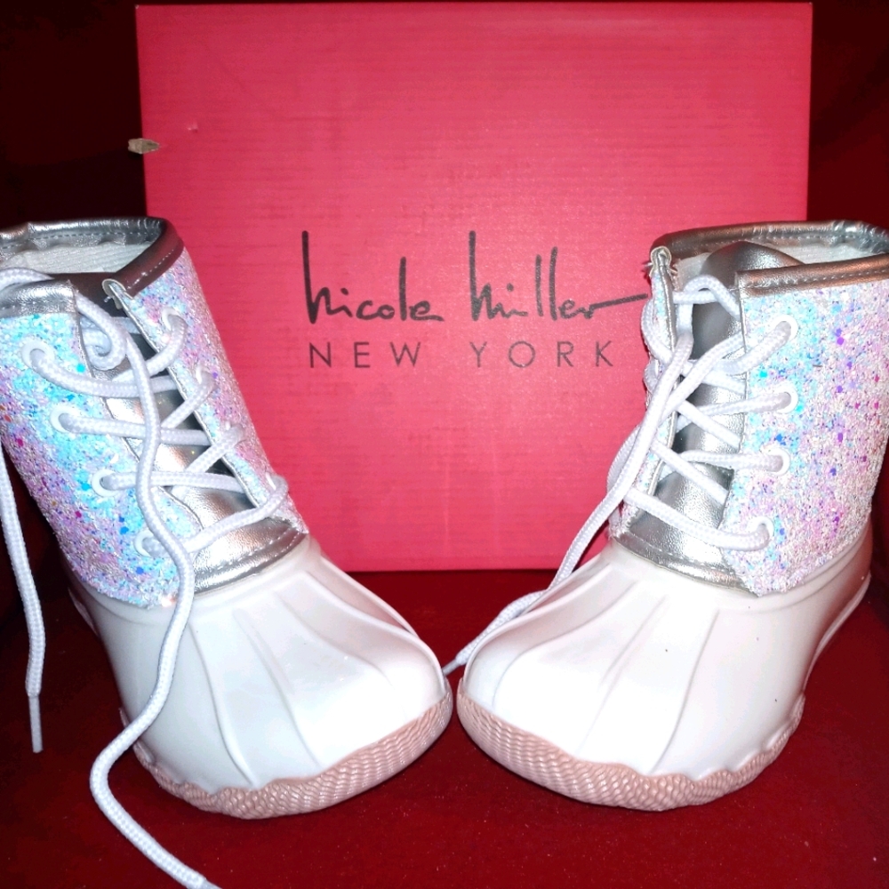 NIB Girls White Glitter Duck Shoes sz13